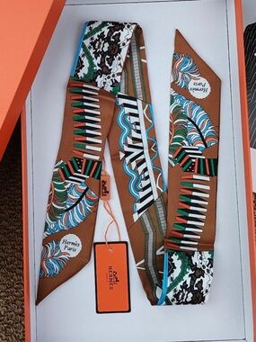 “H” Designer De l’Ombrelle Brown Silk Twilly Scarf